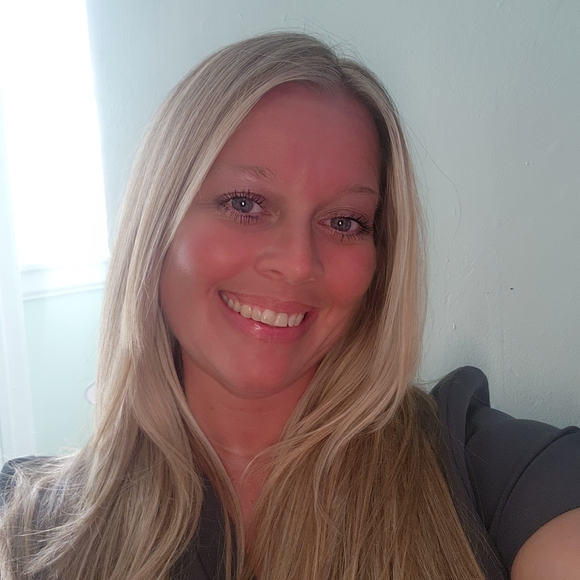 Meet your Posher, Jen - Picture 2 of 2